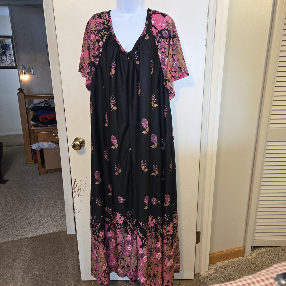 Easy Essentials- Black and Pink- Floral- Maxi- 3/4 Zip- Lounge Dress- 3X